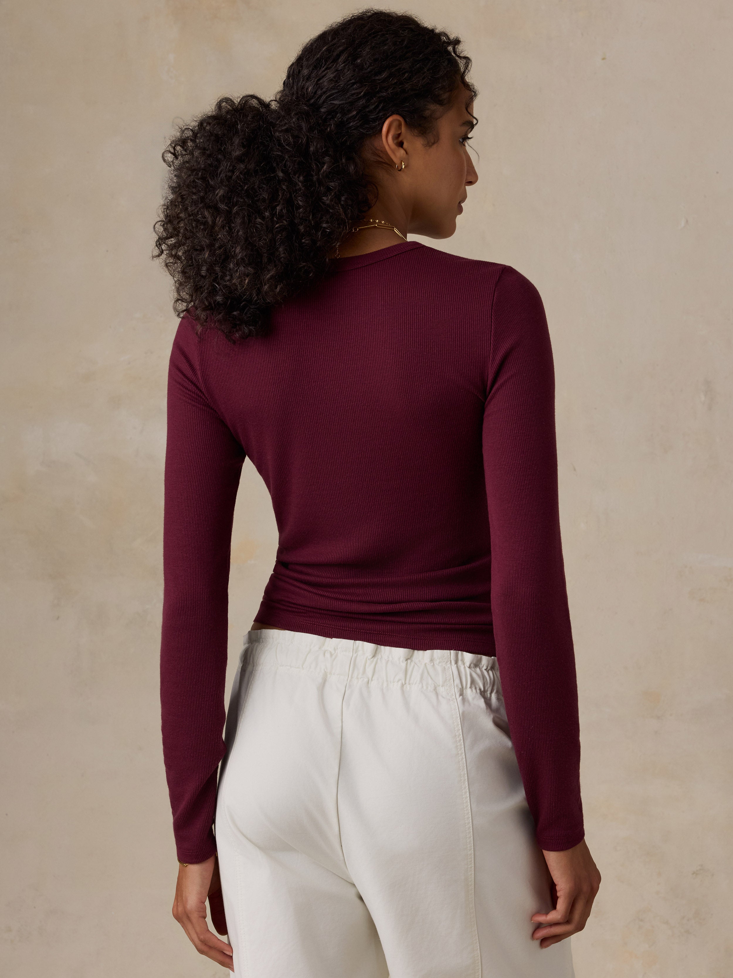 Featherweight Freestyle Layering Crew - Maroon Banner